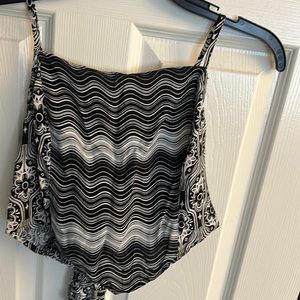 NWT Cute cropped pattern cami SIZE M